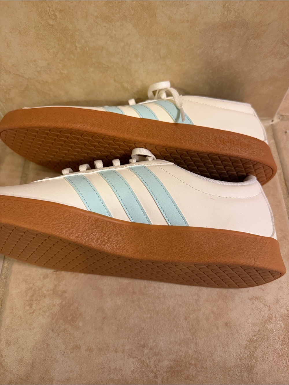adidas Women’s White Sneakers with Light Blue Stripes and Gum Sole size 9.5 - Picture 4 of 6